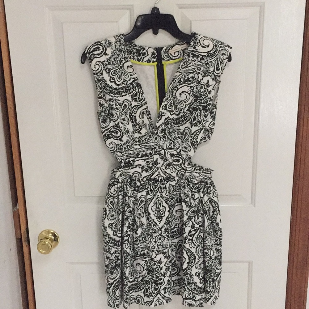 Black and white design short cut out dress